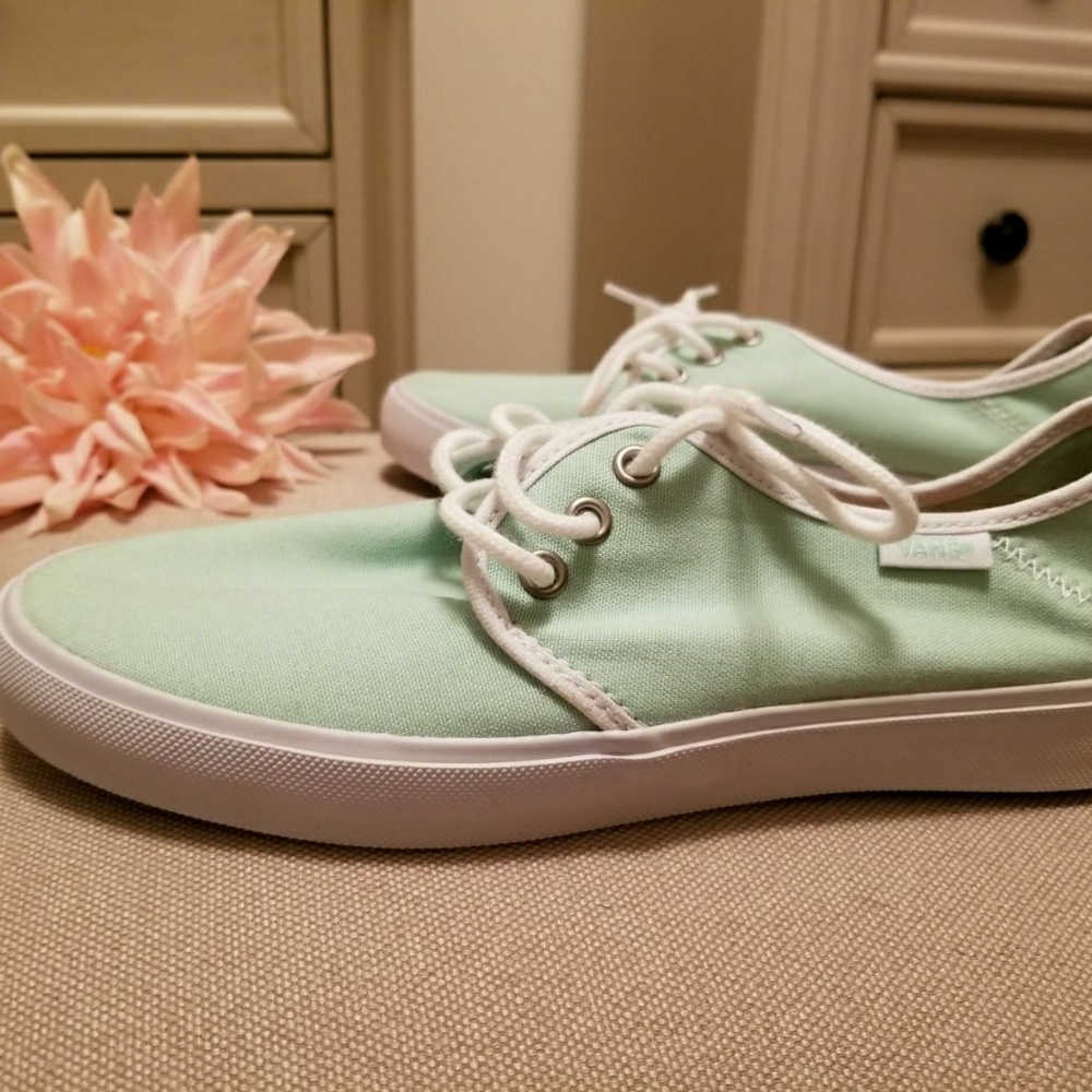 Women's vans size 5 NWT